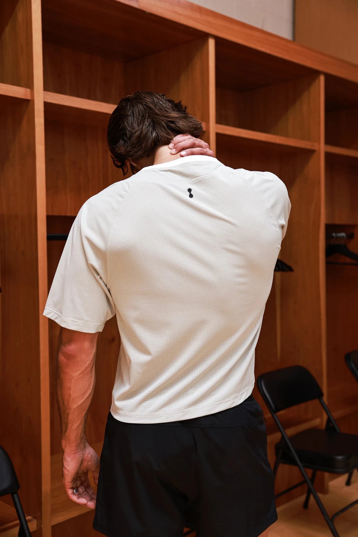 PODIO Bone Boxy Semi-Cropped Training Tee, lightweight cropped athletic top with a relaxed fit and breathable fabric.